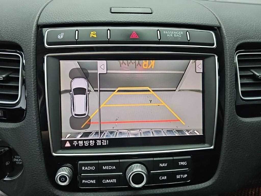 Volkswagen Touareg — photo 16