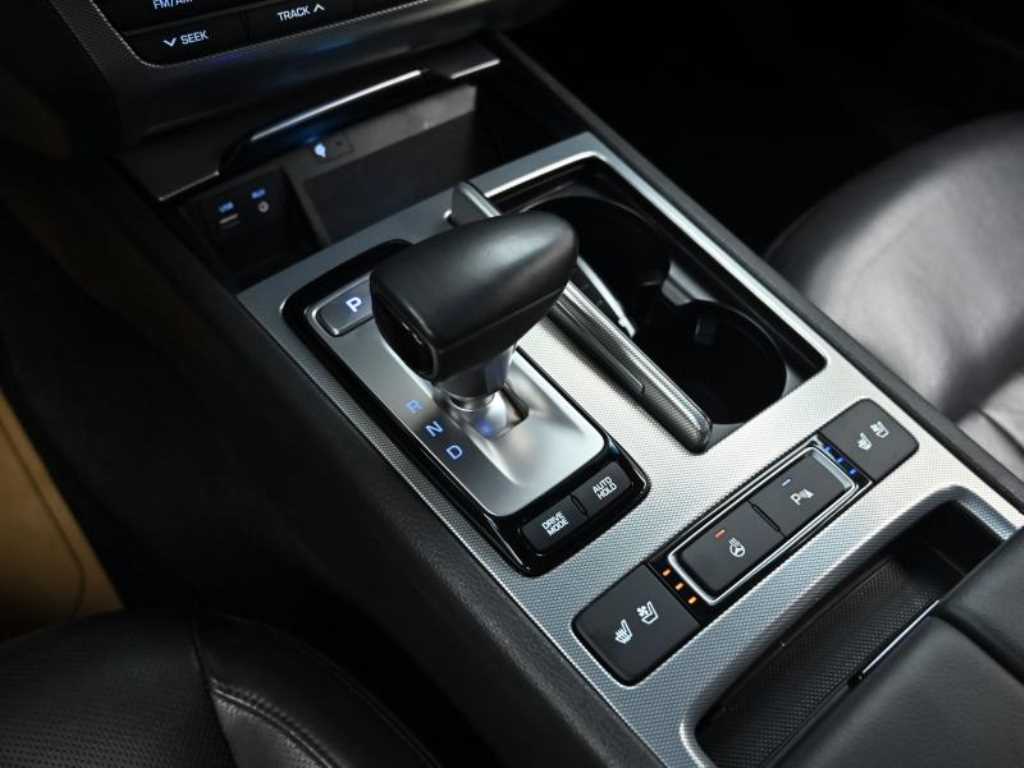 Genesis G80 — photo 09