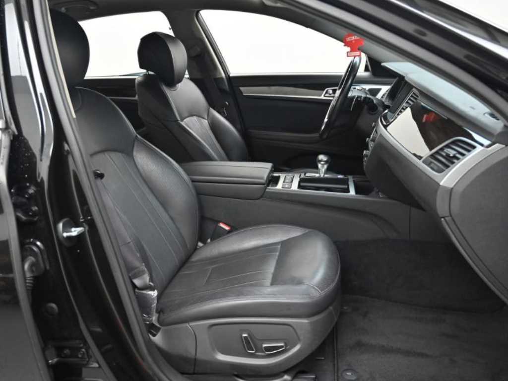 Genesis G80 — photo 10