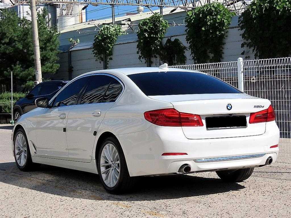 BMW 5-Series — photo 03