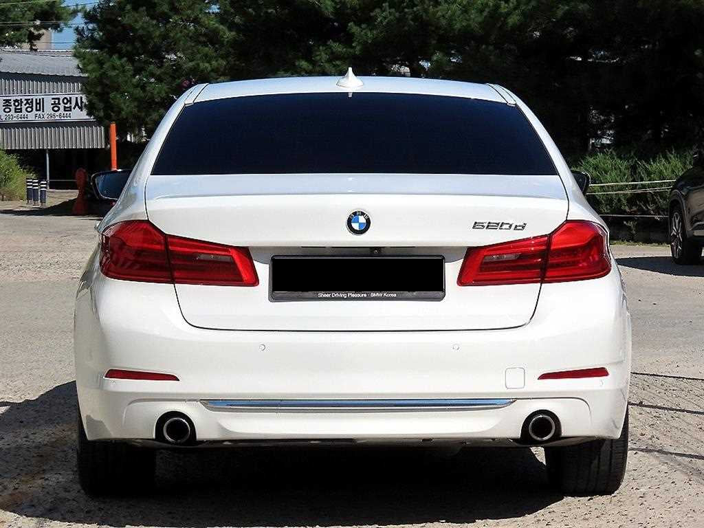BMW 5-Series — photo 04