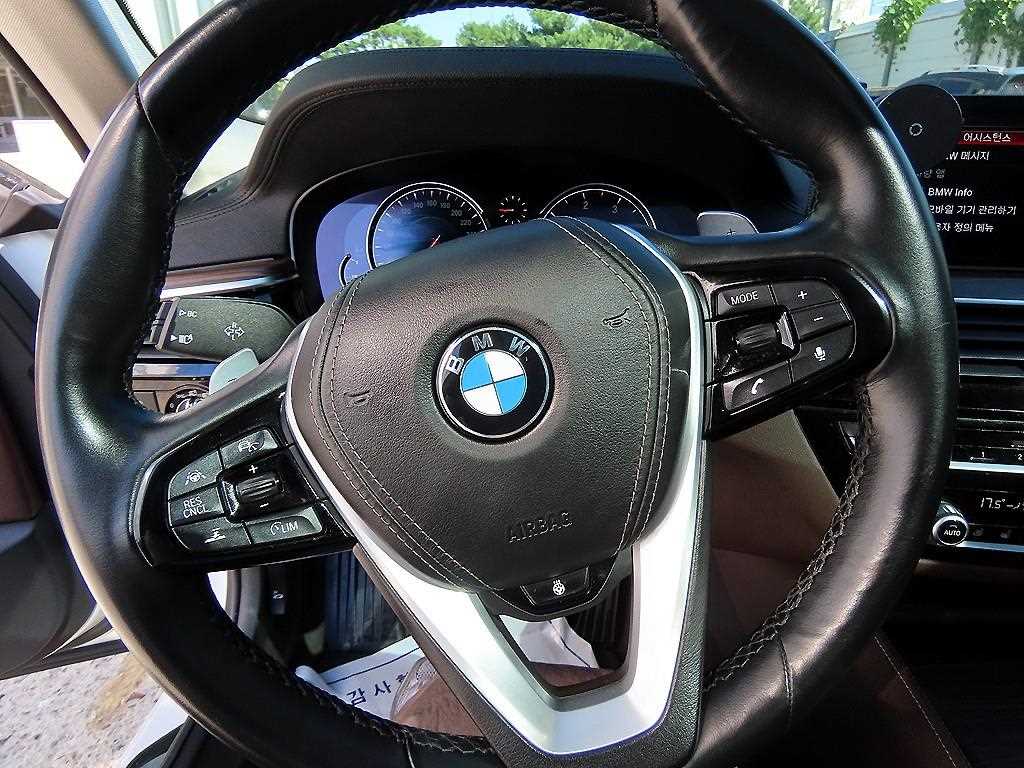BMW 5-Series — photo 08