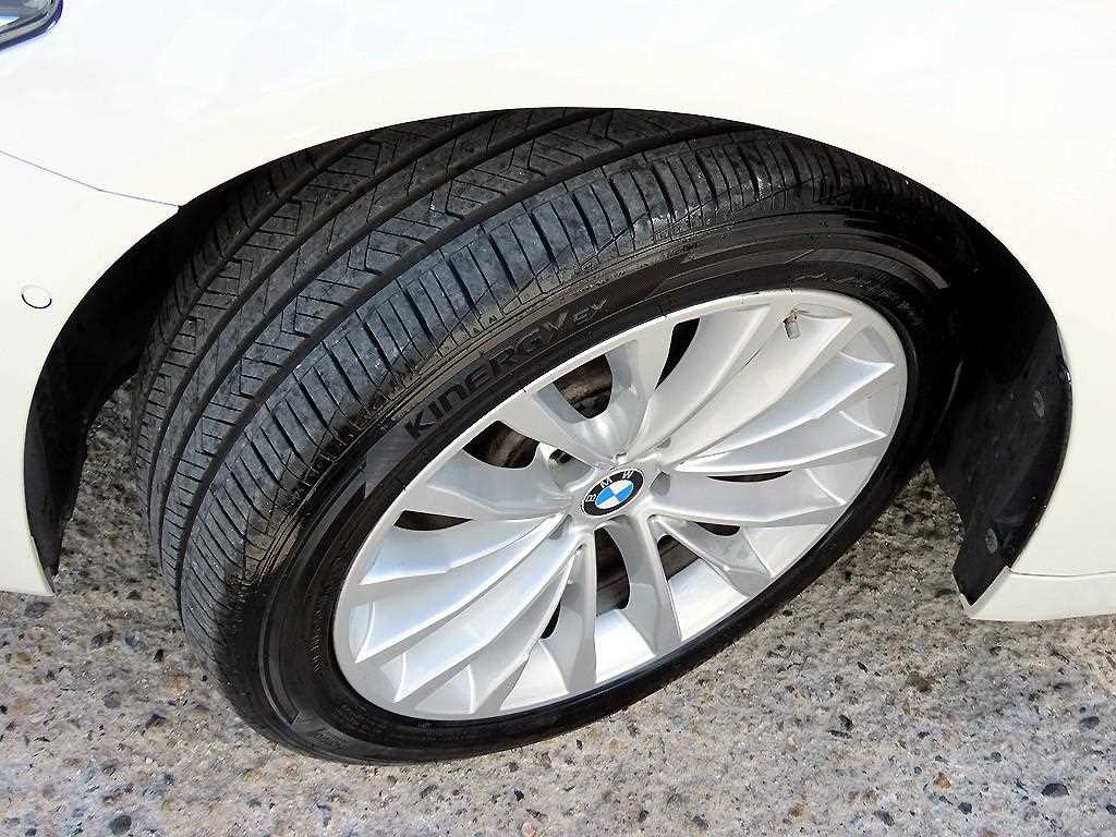 BMW 5-Series — photo 20