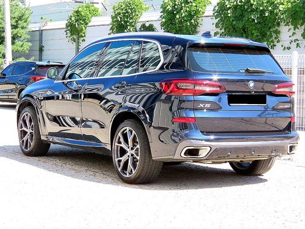 BMW X5 — photo 03