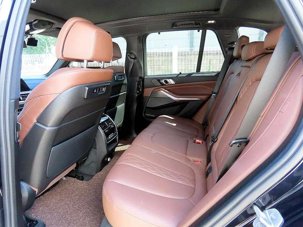 BMW X5 — photo 06