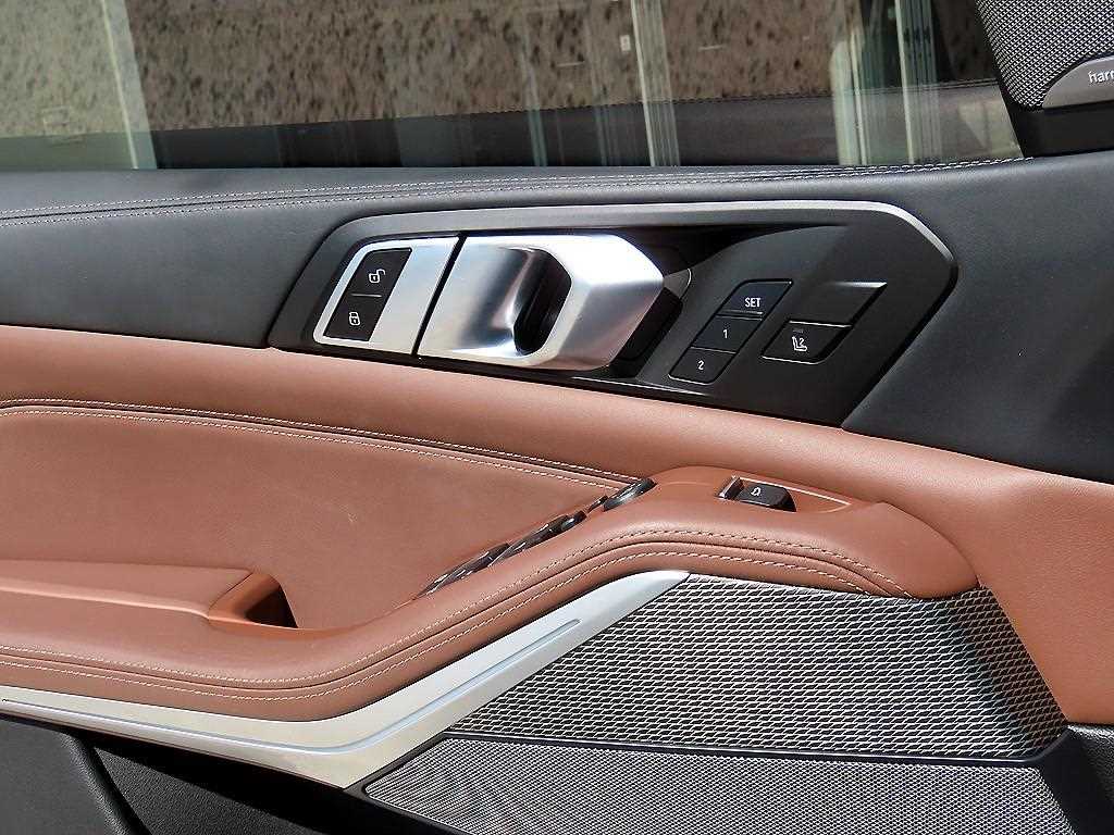 BMW X5 — photo 12