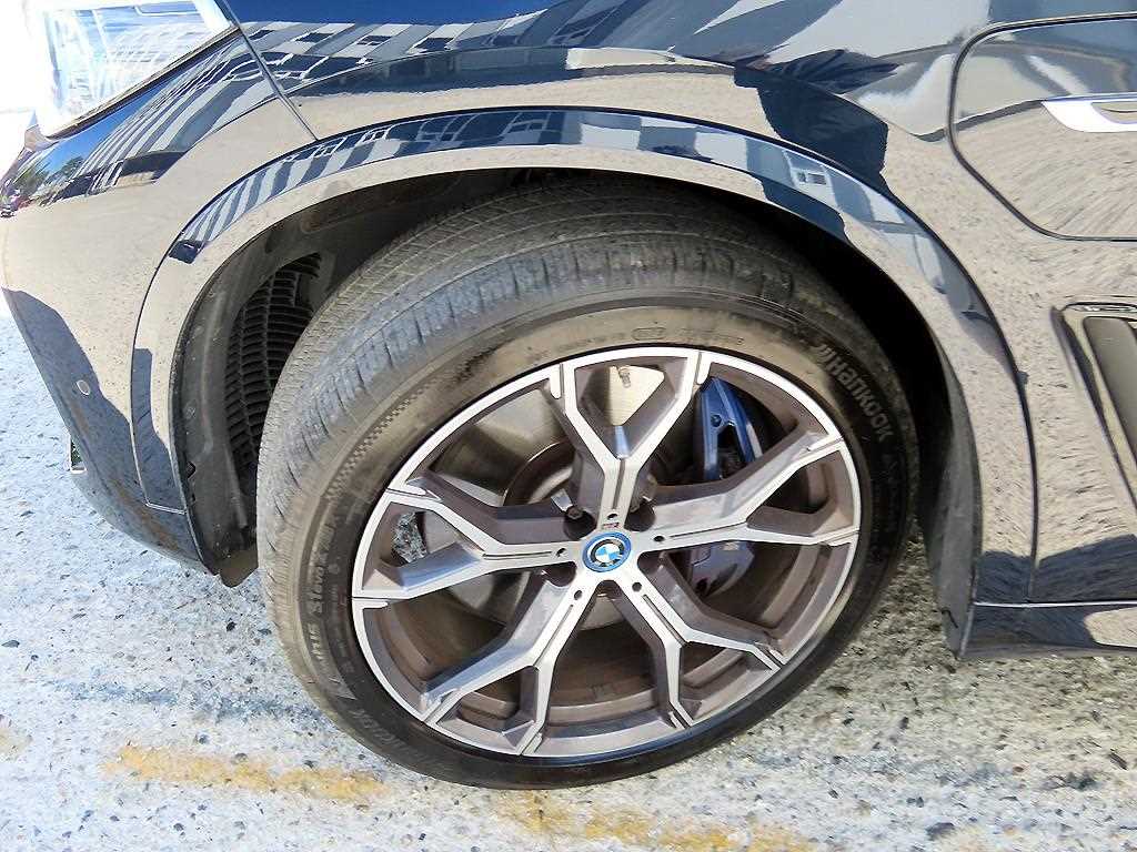 BMW X5 — photo 20