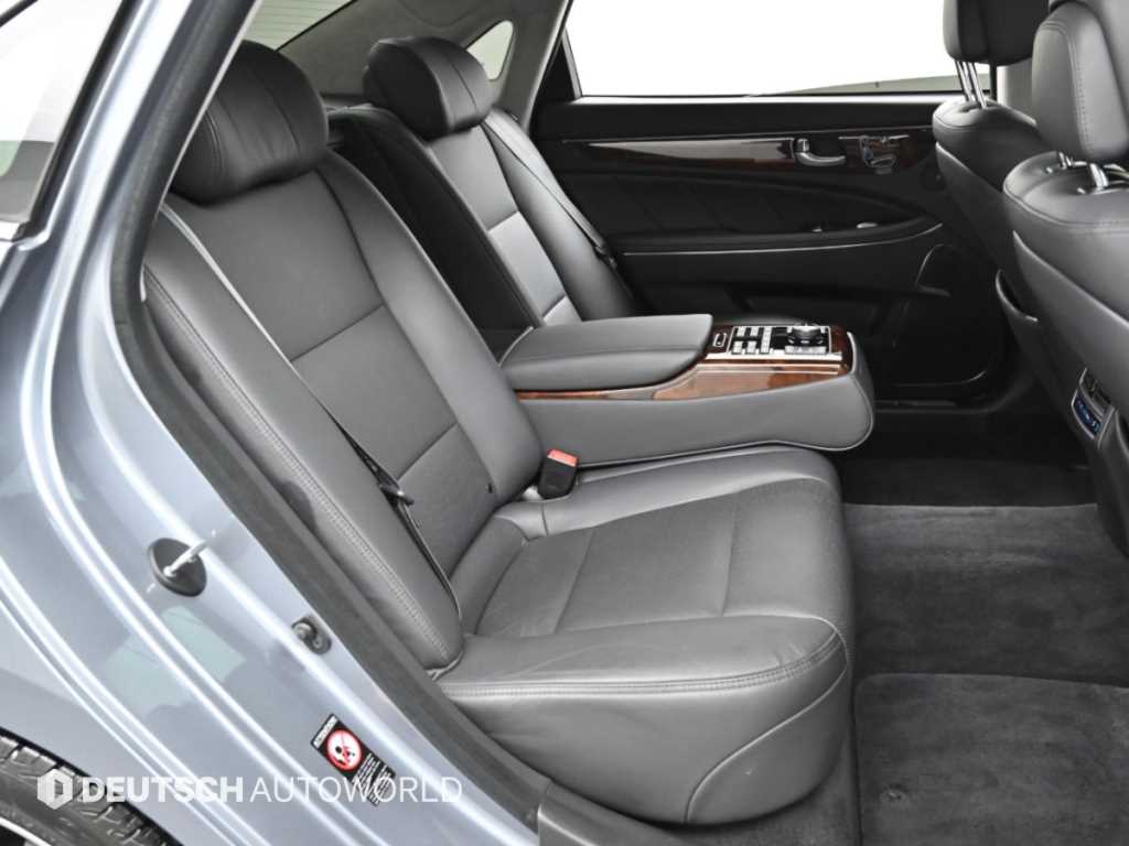 Hyundai Equus — photo 12