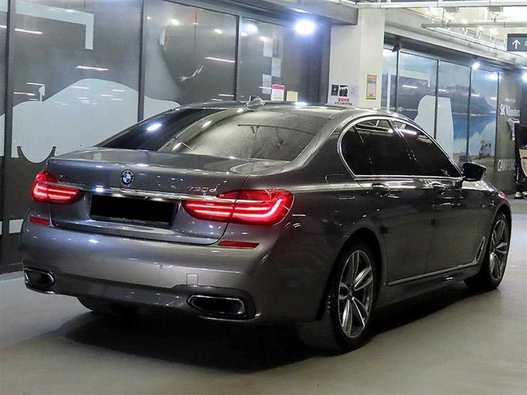 BMW 7-Series — photo 04