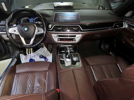 BMW 7-Series — photo 06