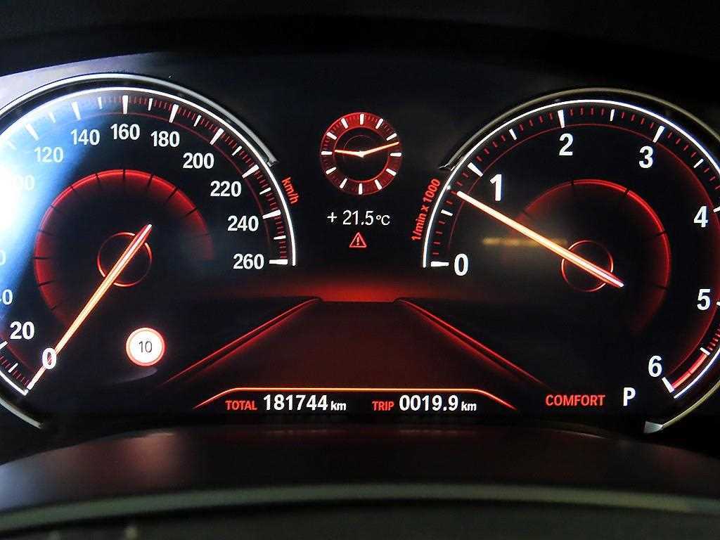 BMW 7-Series — photo 09