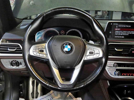BMW 7-Series — photo 10