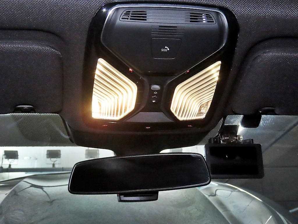 BMW 7-Series — photo 16