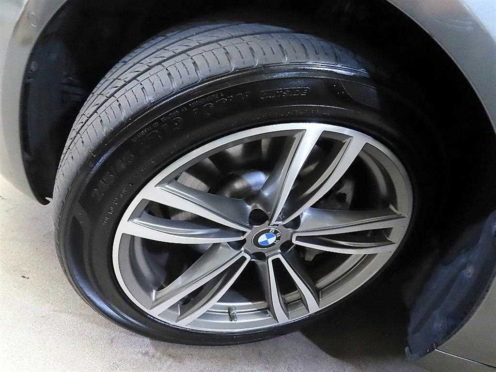 BMW 7-Series — photo 20