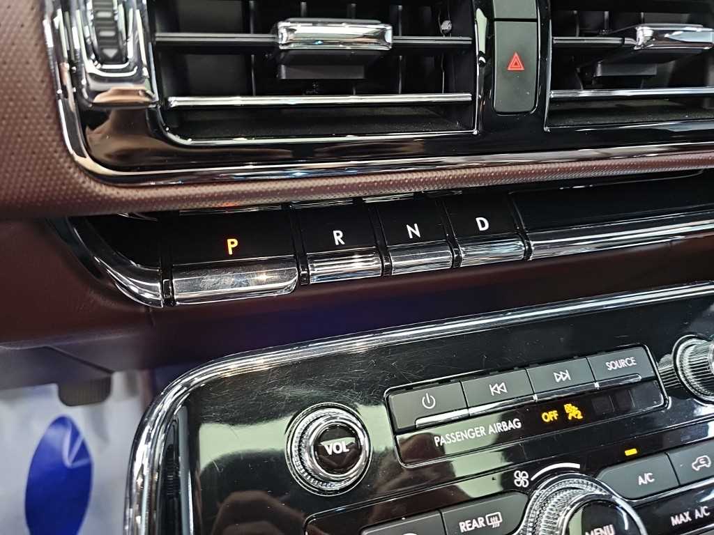 Lincoln Navigator — photo 08