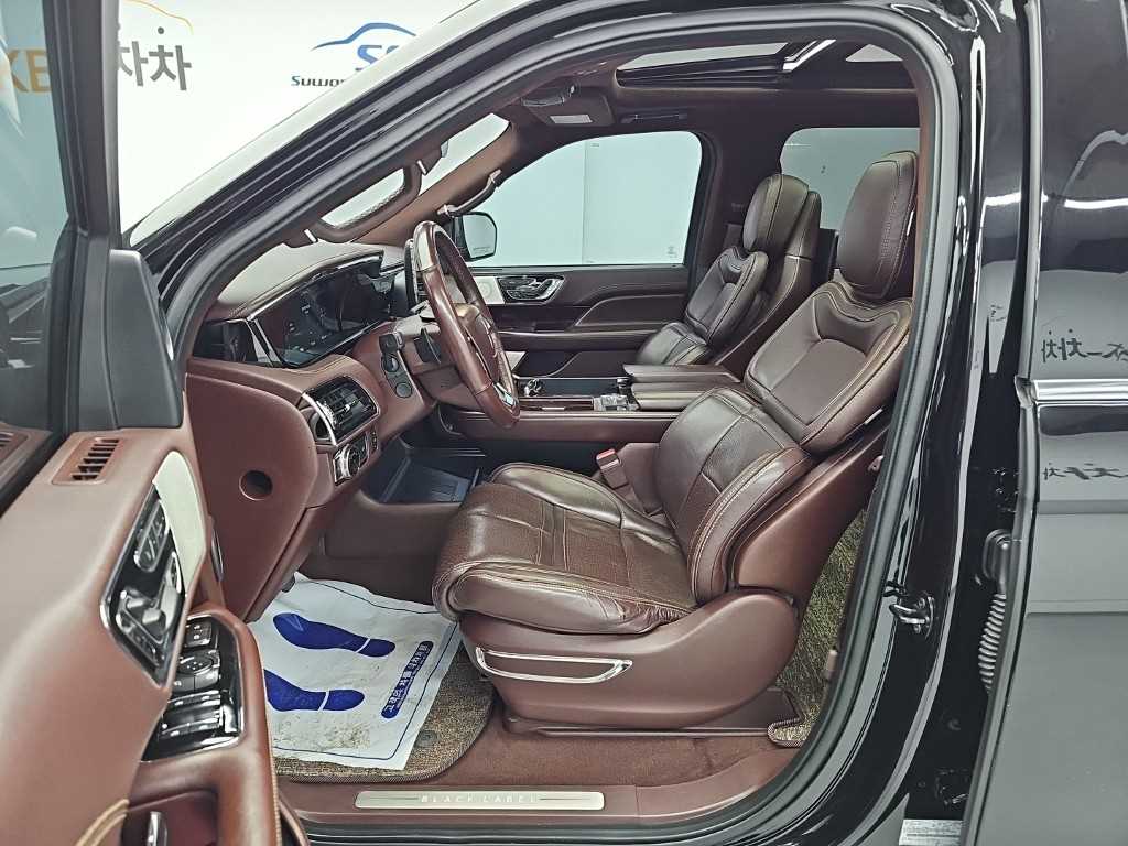 Lincoln Navigator — photo 11