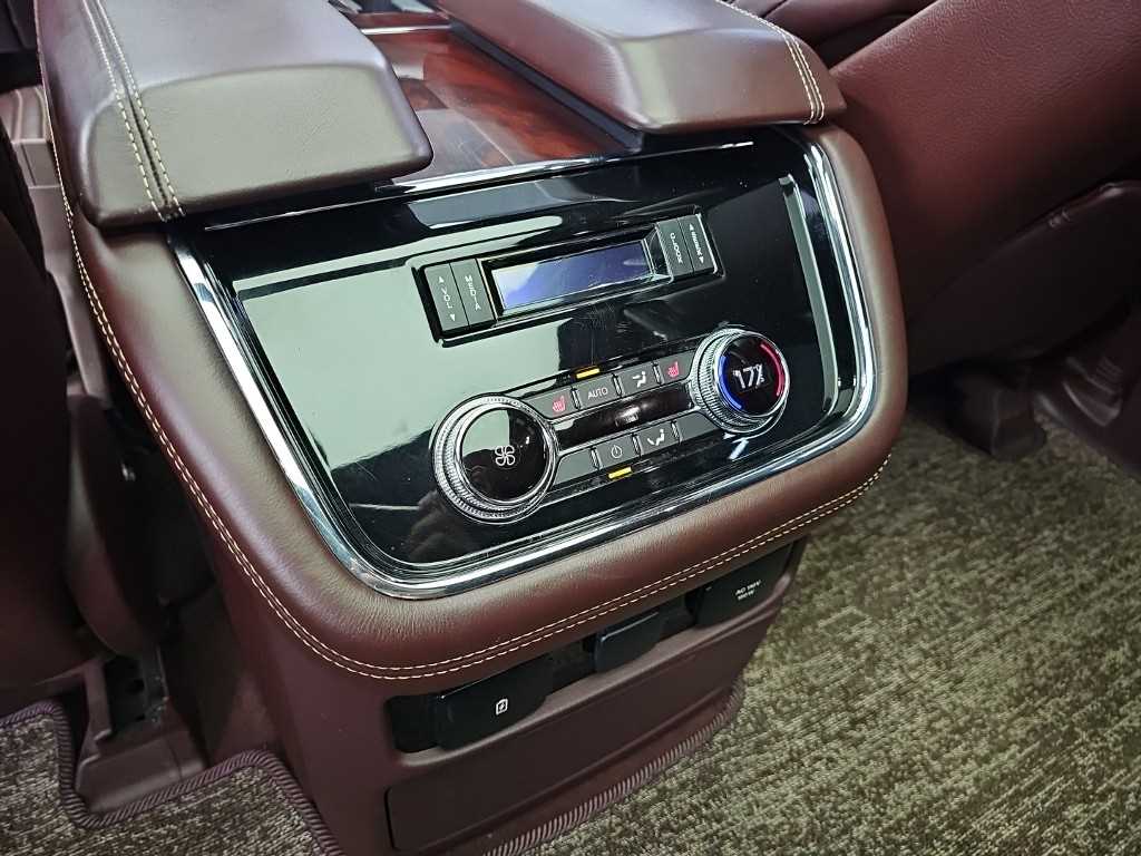 Lincoln Navigator — photo 14