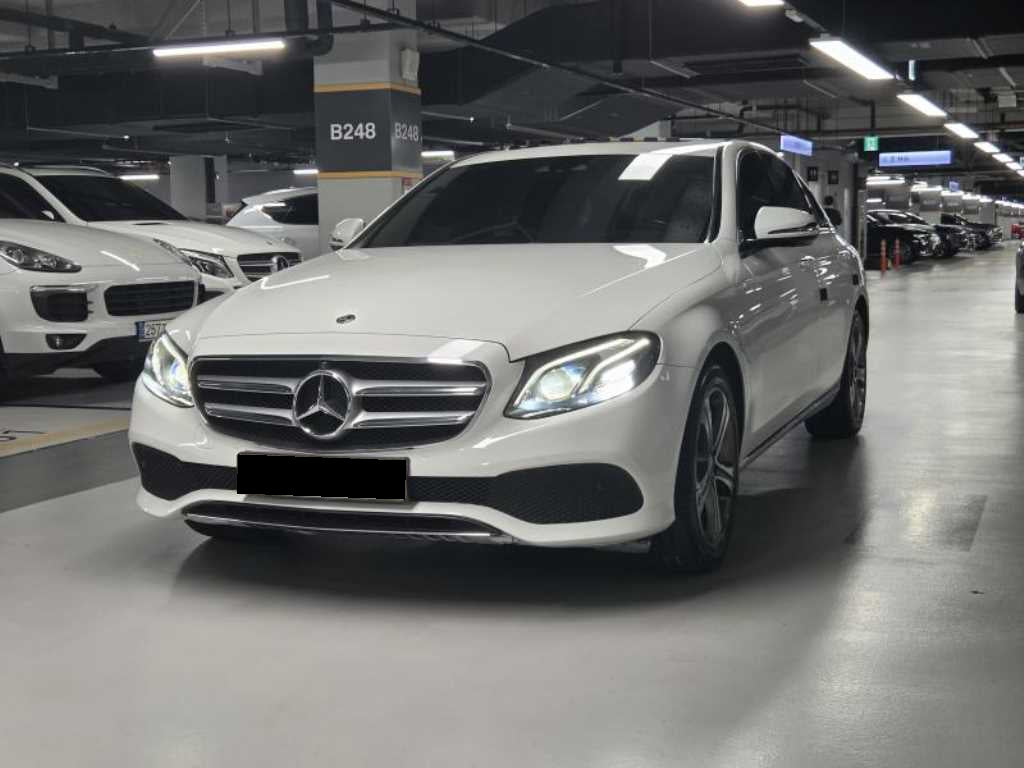 Mercedes-Benz E-Class — photo 01