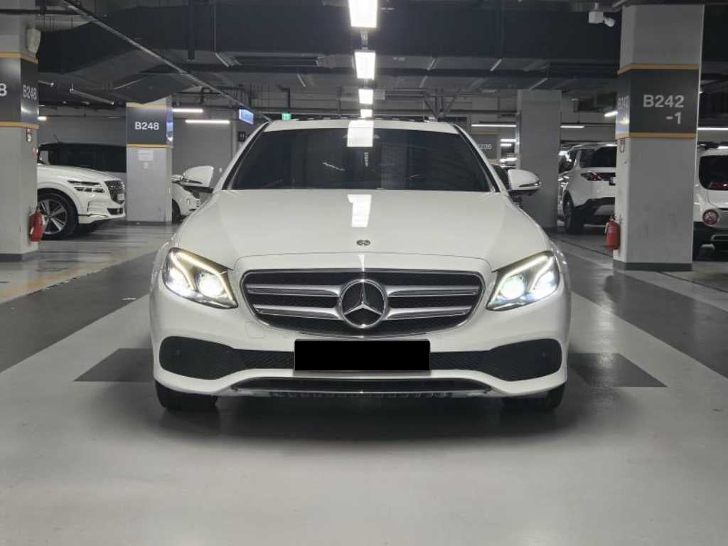 Mercedes-Benz E-Class — photo 02