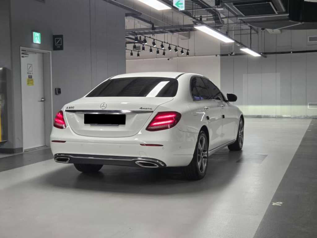 Mercedes-Benz E-Class — photo 04