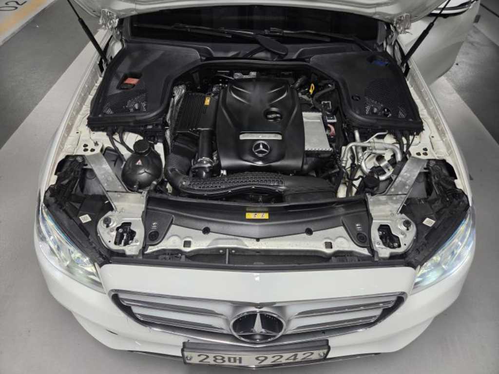Mercedes-Benz E-Class — photo 05