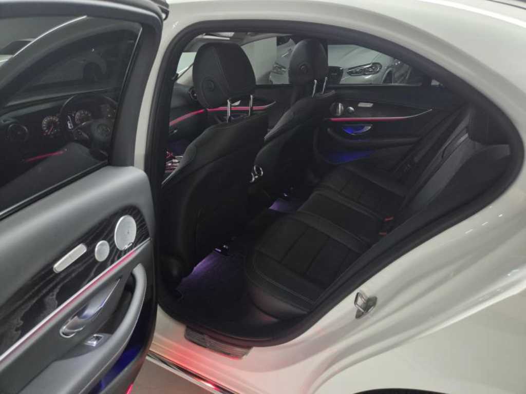 Mercedes-Benz E-Class — photo 08