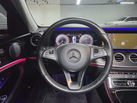 Mercedes-Benz E-Class — photo 10