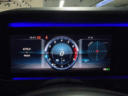Mercedes-Benz E-Class — photo 11