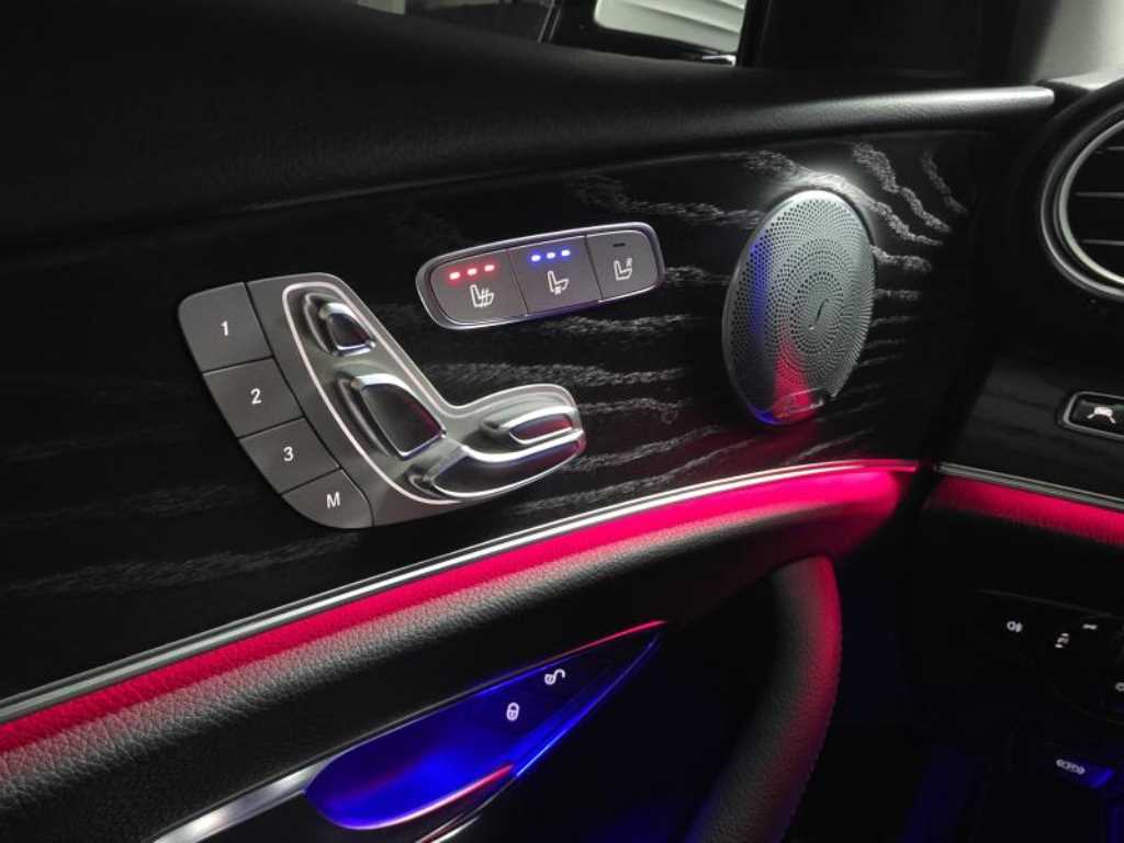 Mercedes-Benz E-Class — photo 13