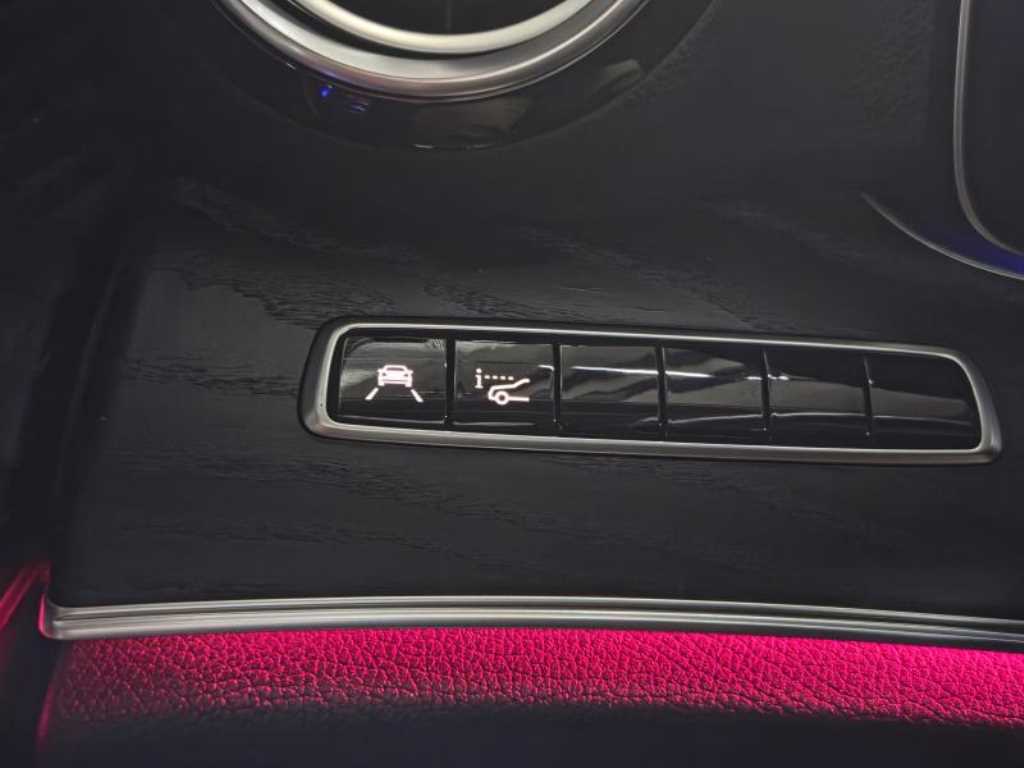 Mercedes-Benz E-Class — photo 15