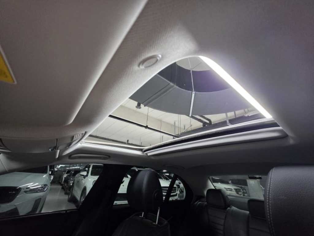 Mercedes-Benz E-Class — photo 17