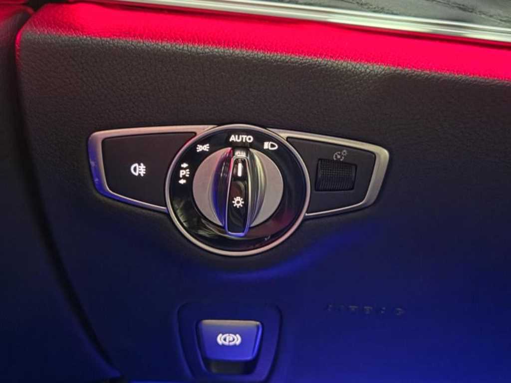 Mercedes-Benz E-Class — photo 18