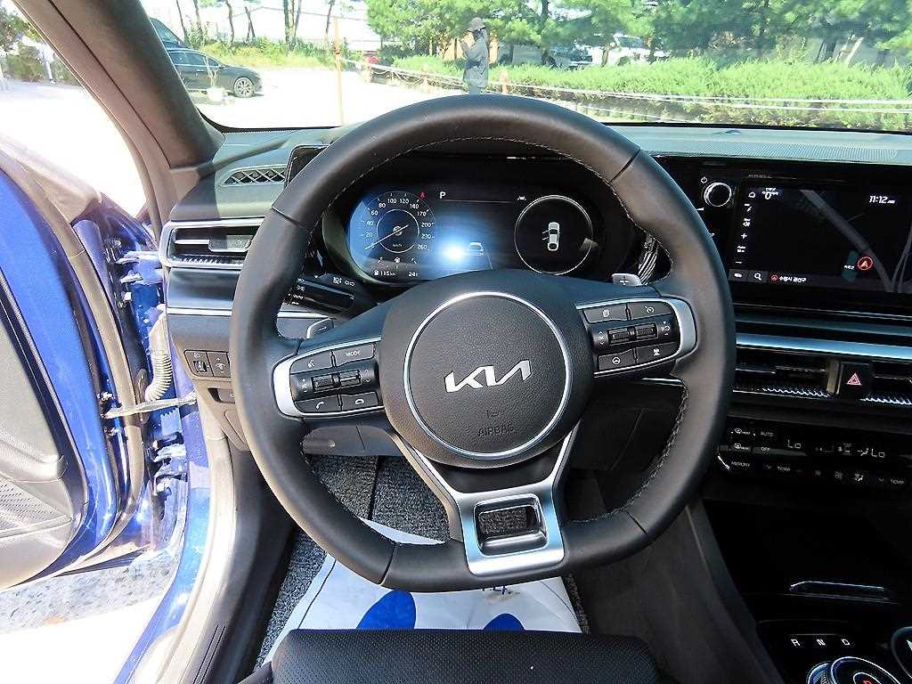 Kia K5 — photo 08