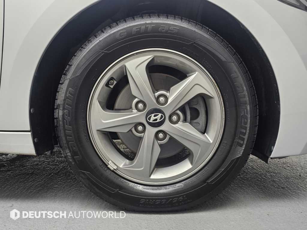 Hyundai Avante — photo 05
