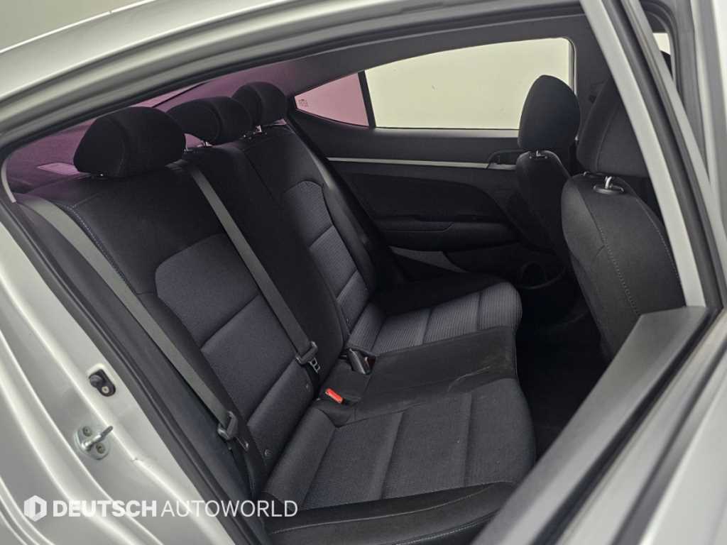 Hyundai Avante — photo 12