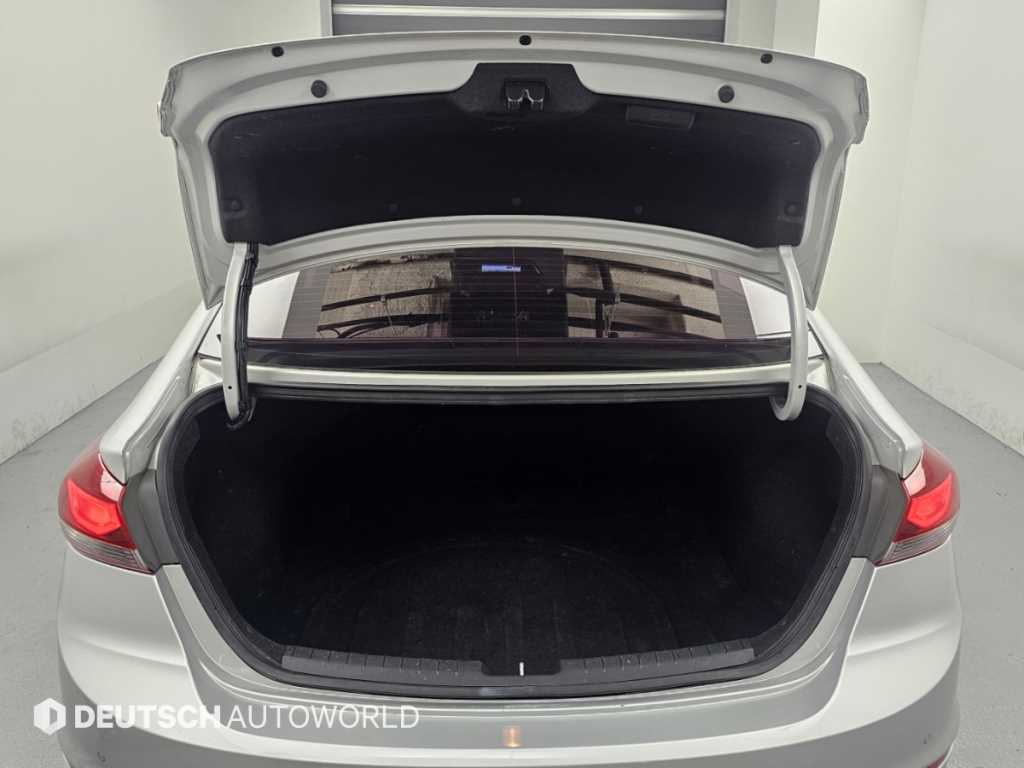 Hyundai Avante — photo 19