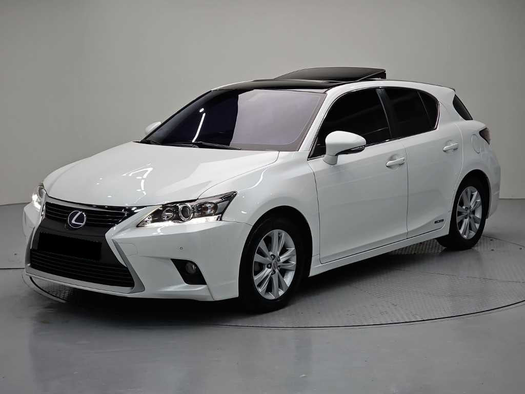 Lexus CT200h — photo 01