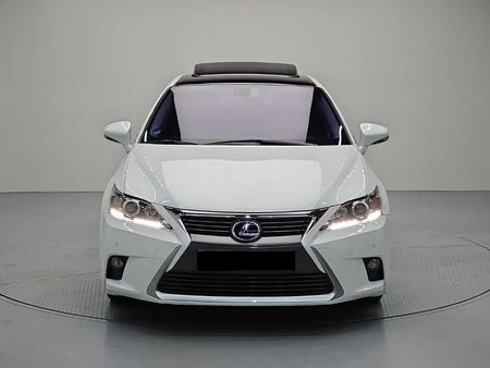 Lexus CT200h — photo 02