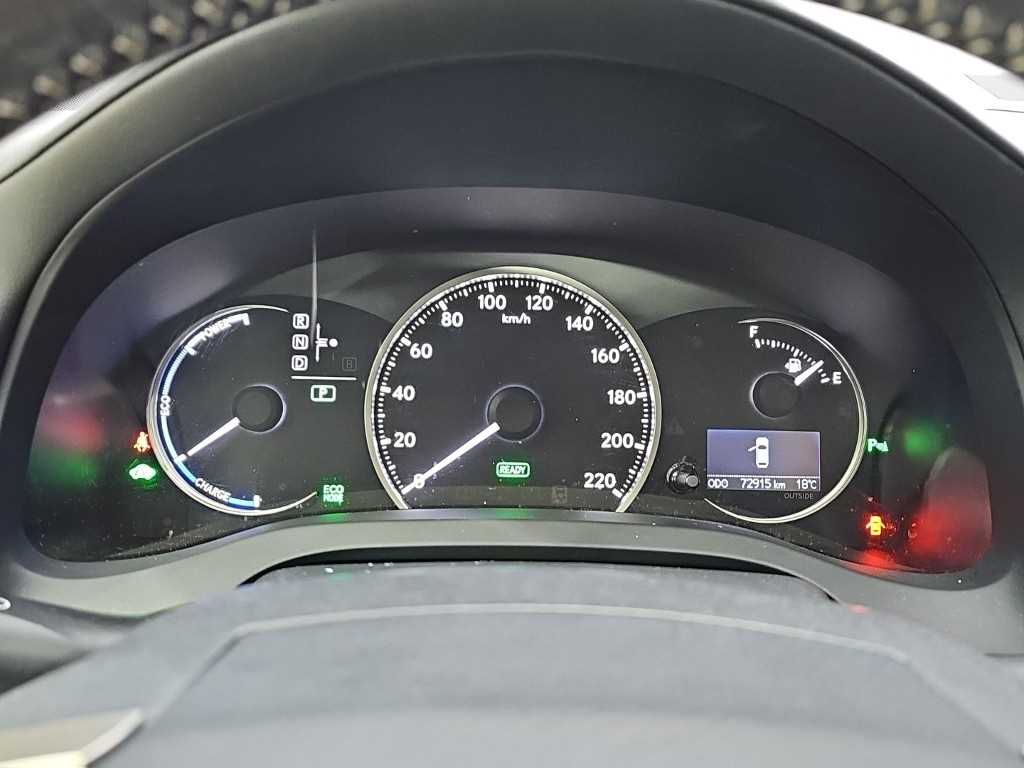 Lexus CT200h — photo 06