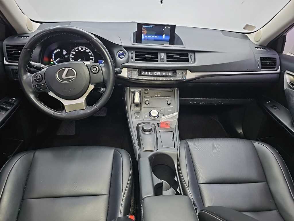 Lexus CT200h — photo 07