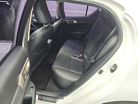 Lexus CT200h — photo 12