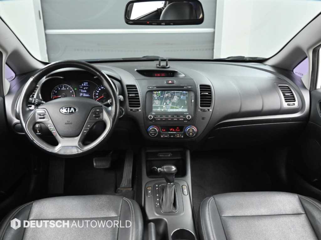 Kia K3 — photo 07