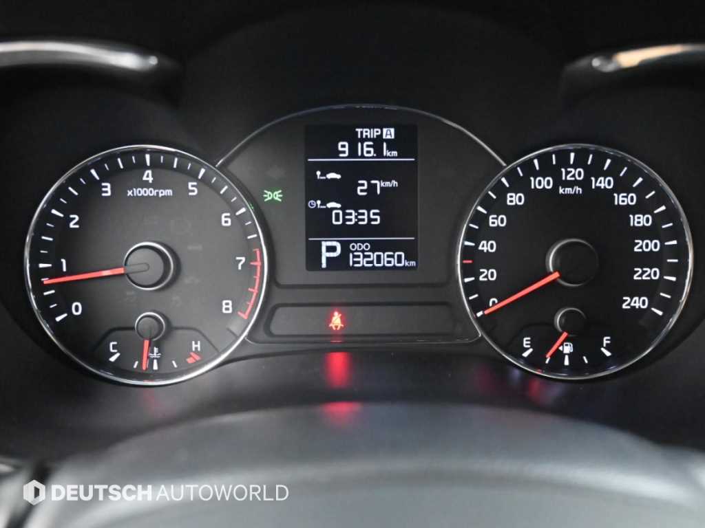 Kia K3 — photo 08