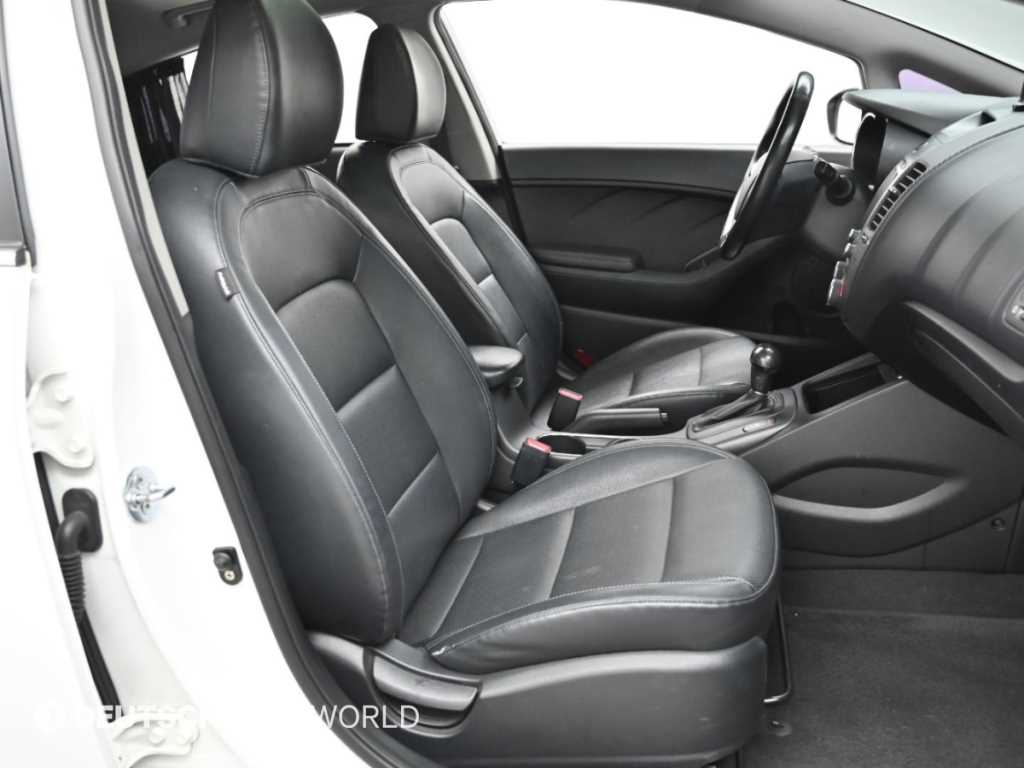 Kia K3 — photo 10