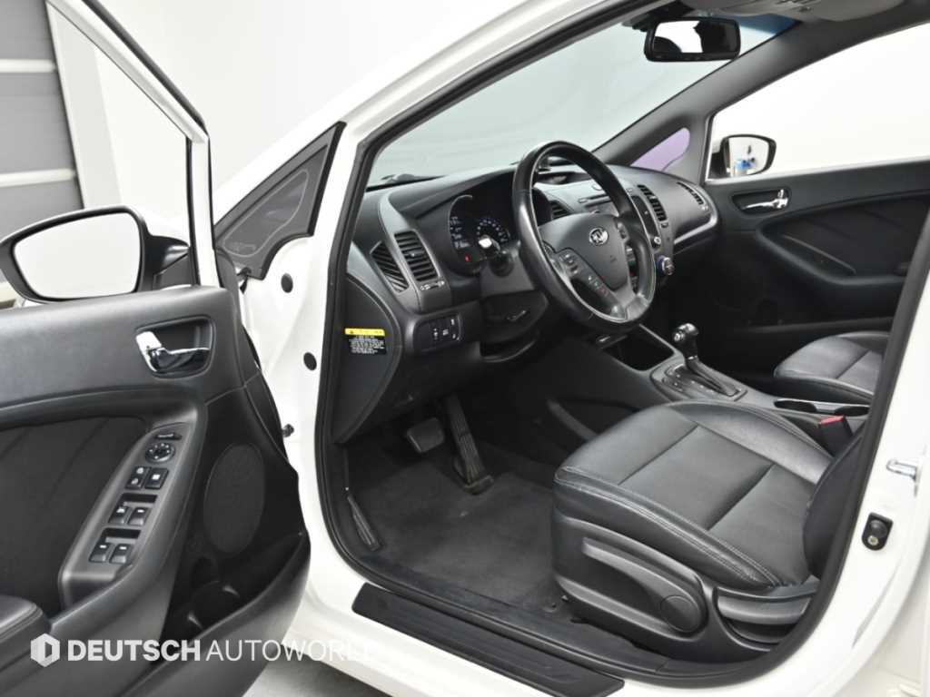 Kia K3 — photo 11