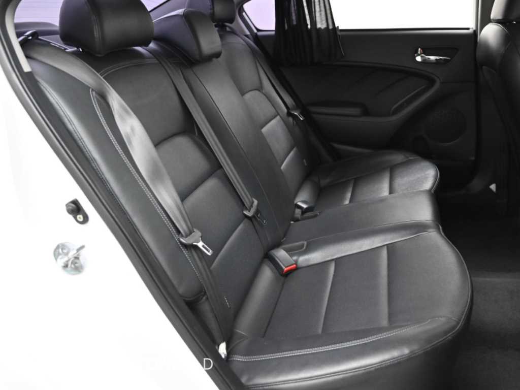 Kia K3 — photo 12