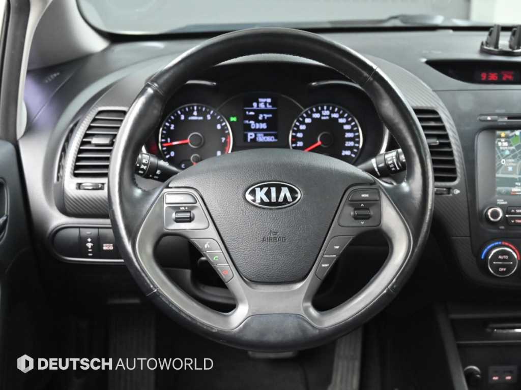 Kia K3 — photo 13