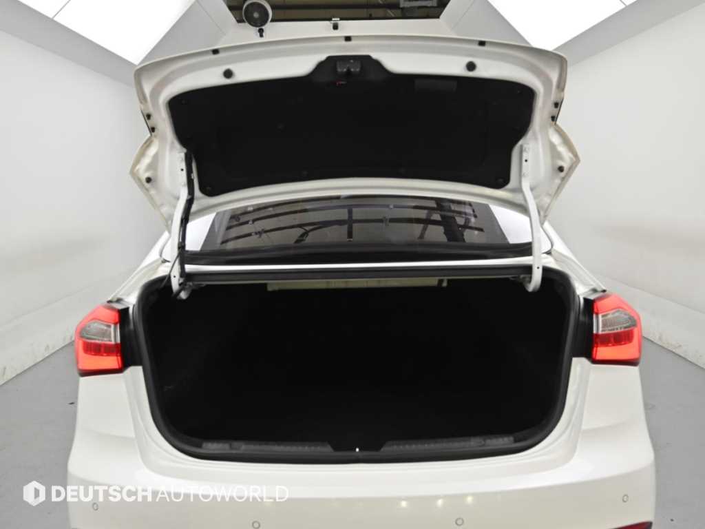 Kia K3 — photo 19