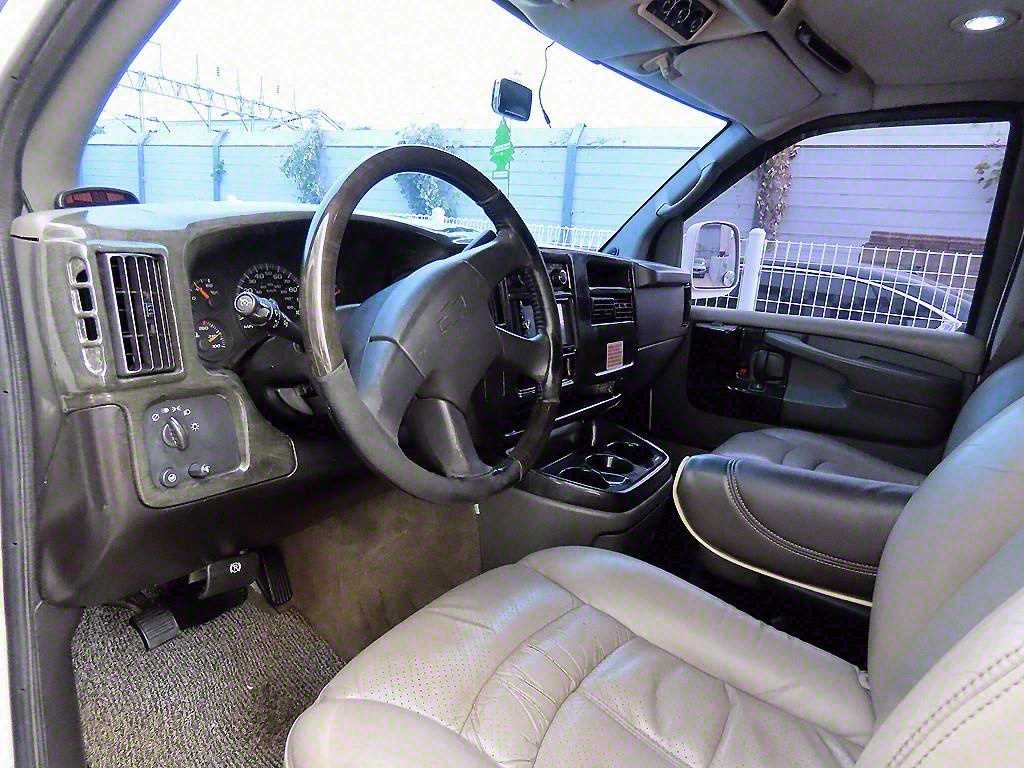 CHEVROLET Express Van — photo 08