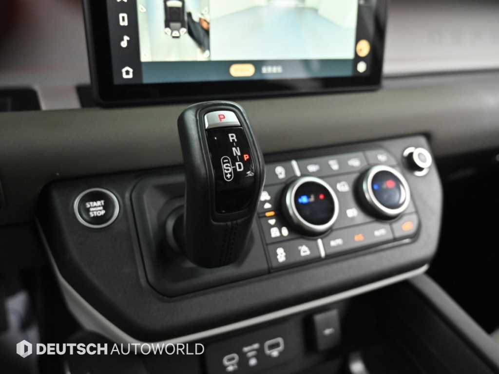 Land Rover Defender — photo 09